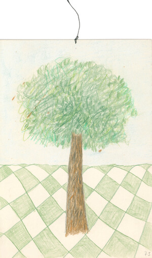 Baum und Fabrikschlot